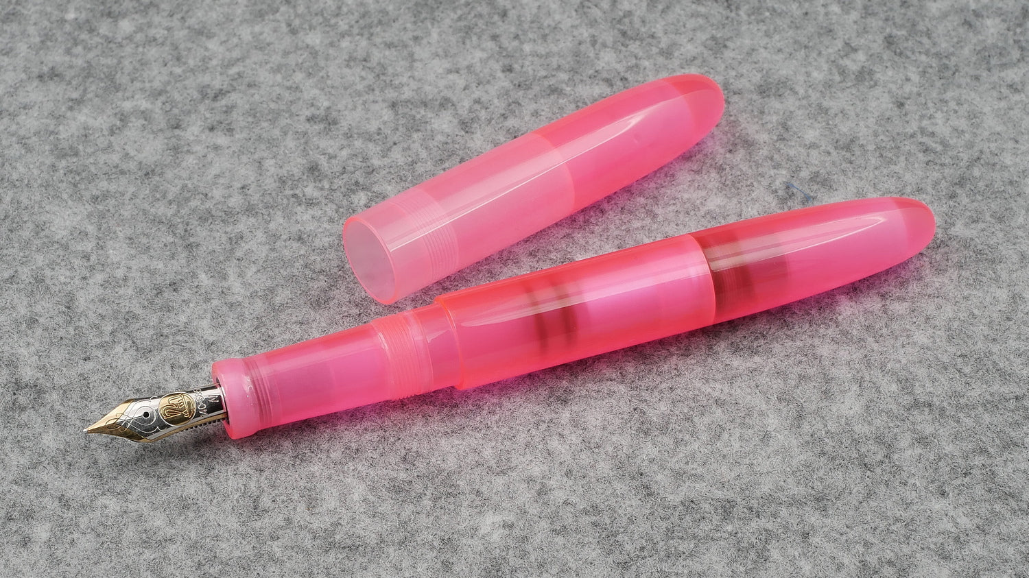 Majestic - Medium/Large - Pink alumilite - piston - Pelikan M800 nib