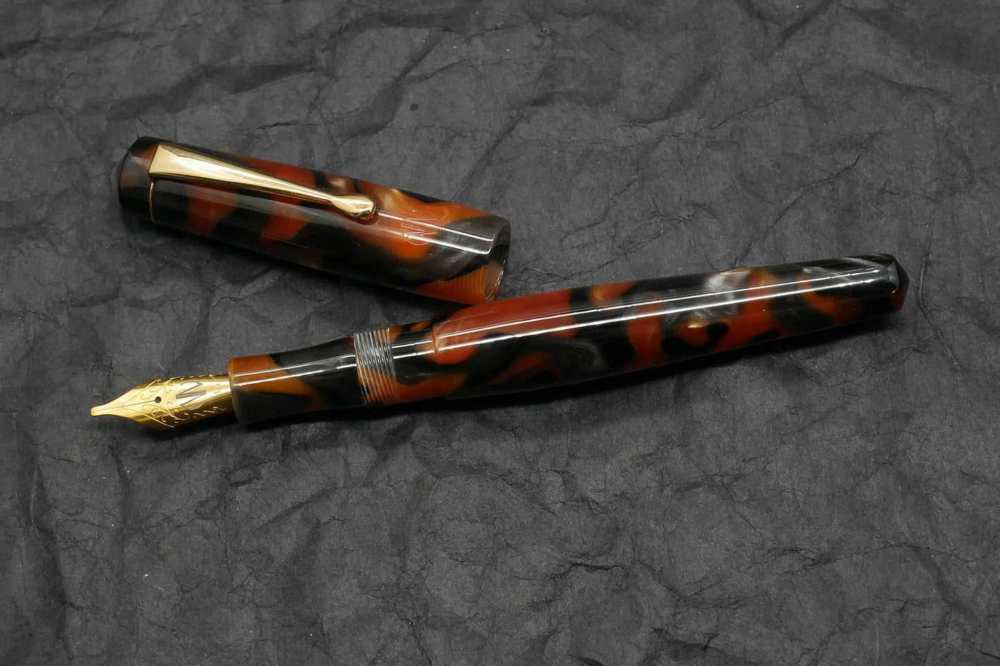 Elizabethan - Small– Muddy swirl acrylic- clip - #6 nib