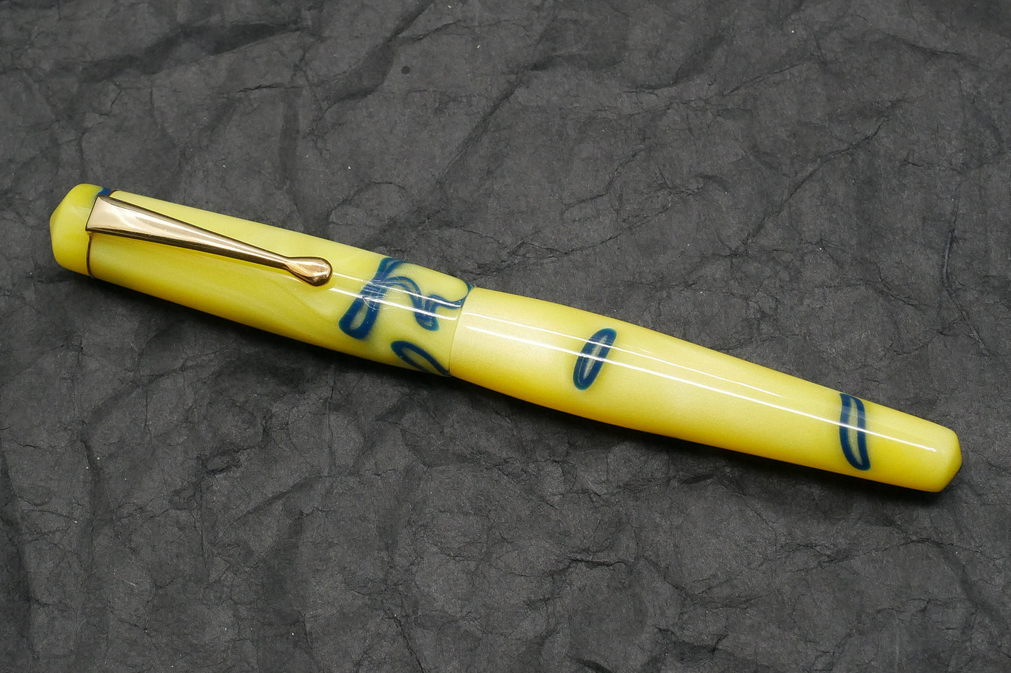 Elizabethan - Small– Omas yellow blue swirl- clip - #6 nib