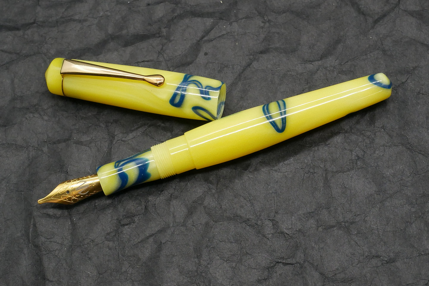 Elizabethan - Small– Omas yellow blue swirl- clip - #6 nib
