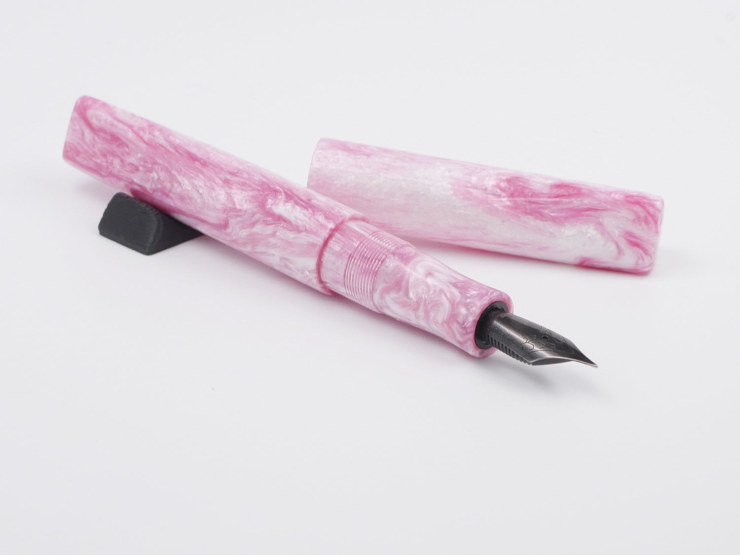 Prospector - Medium - Brooks Pink n White resin - Jowo #6 nib