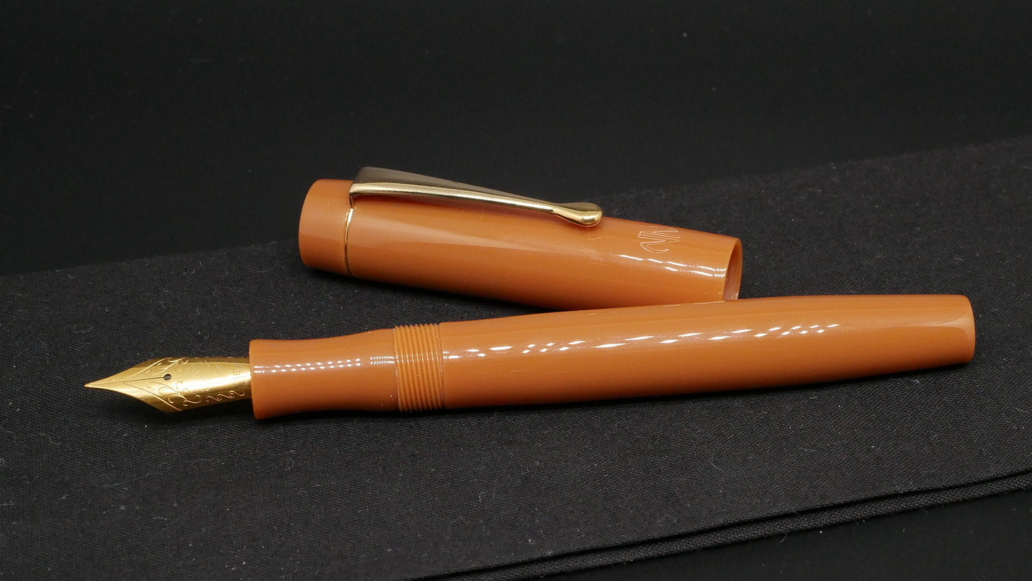 Orville - Small - Vintage Beige acrylic - clip - #6 nib