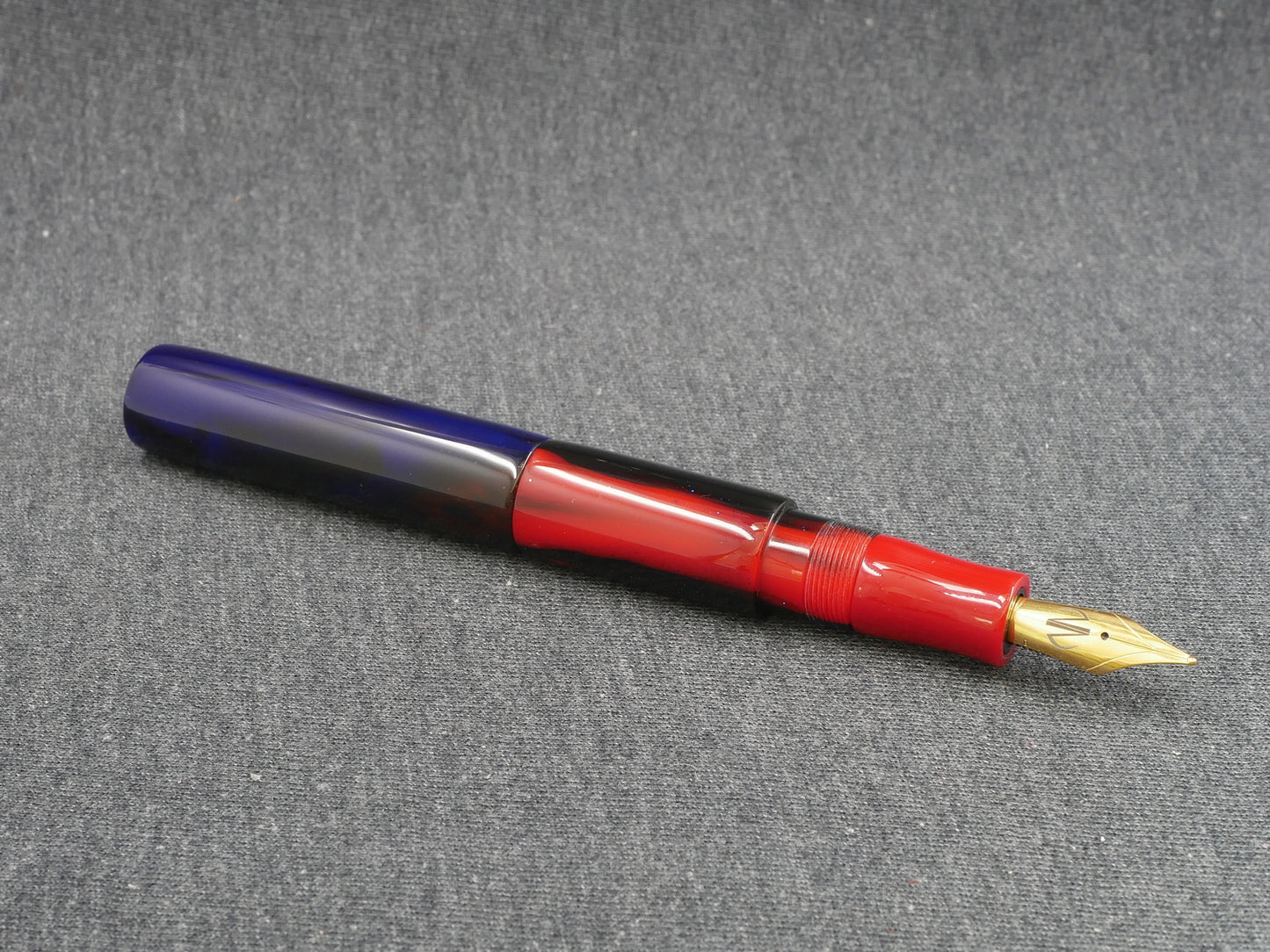Como - Medium - D Squared Red and Blue resin- Jowo #6 nib