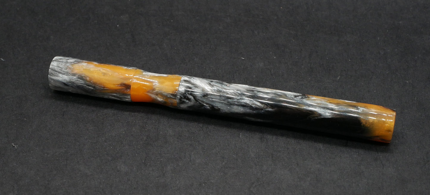 Hale - Small - D Squared Urban Offroad resin - #6 nib