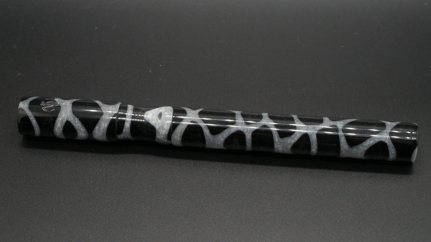 Hale - Small - Giraffe Black and White resin - Jowo #6 nib
