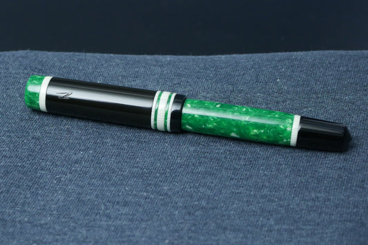Knickerbocker - Medium - 2 - Sheaffer Jade ceblox, Ivory celluloid, Black ebonite