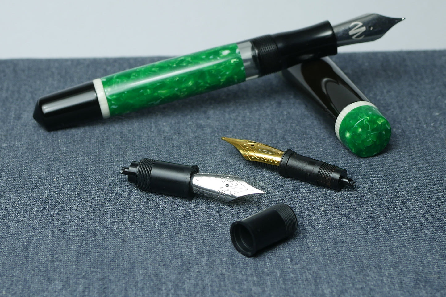 Knickerbocker - Medium - 1 - Sheaffer Jade ceblox, Ivory celluloid, Black ebonite