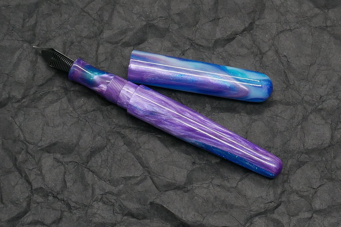 Majestic - Small - D Squared Glacial Borealis resin (21-1) - Jowo #6 nib