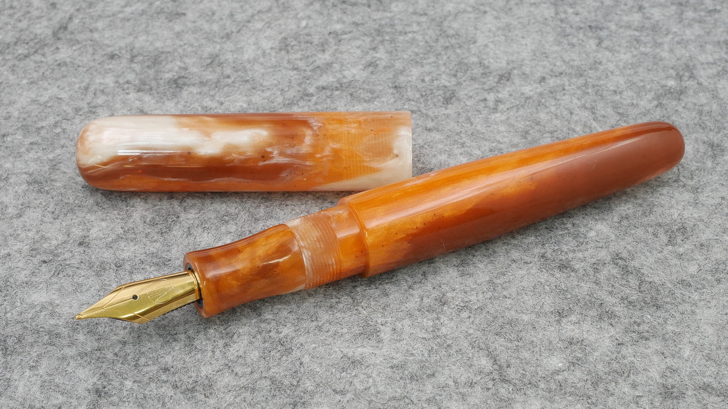 Majestic - Medium - D Squared Foxtail resin - #6 nib