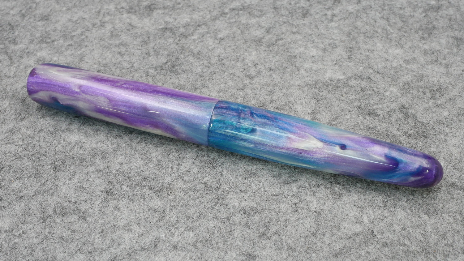 Majestic - Medium - D Squared Glacial Borealis resin 1 - #6 nib