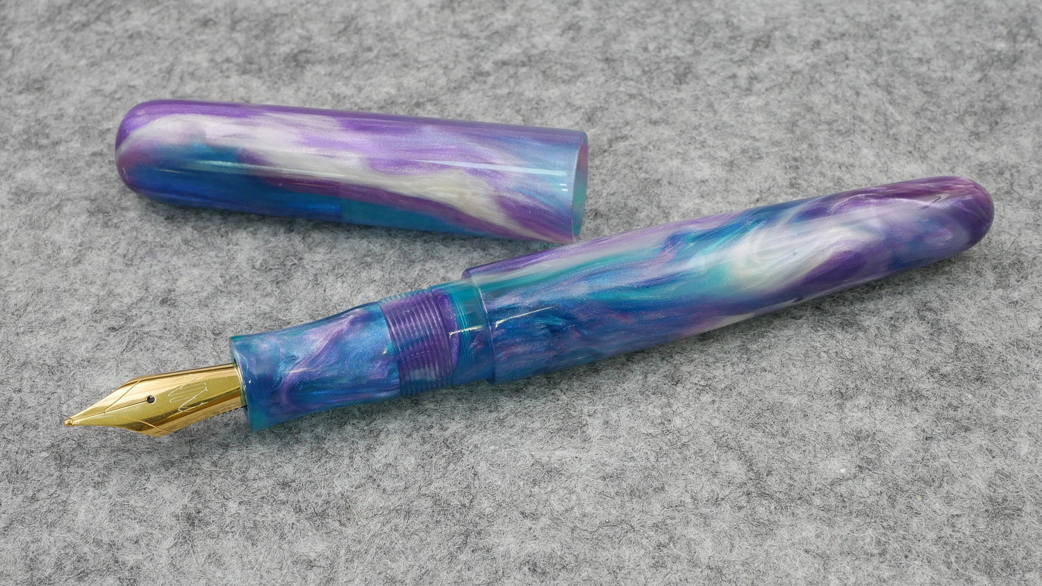 Majestic - Medium - D Squared Glacial Borealis resin 1 - #6 nib