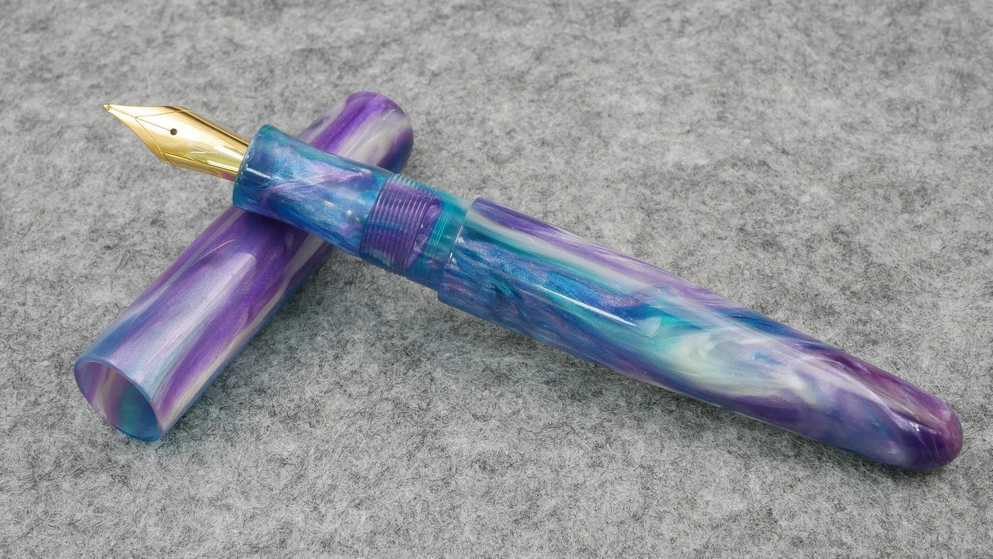 Majestic - Medium - D Squared Glacial Borealis resin 1 - #6 nib