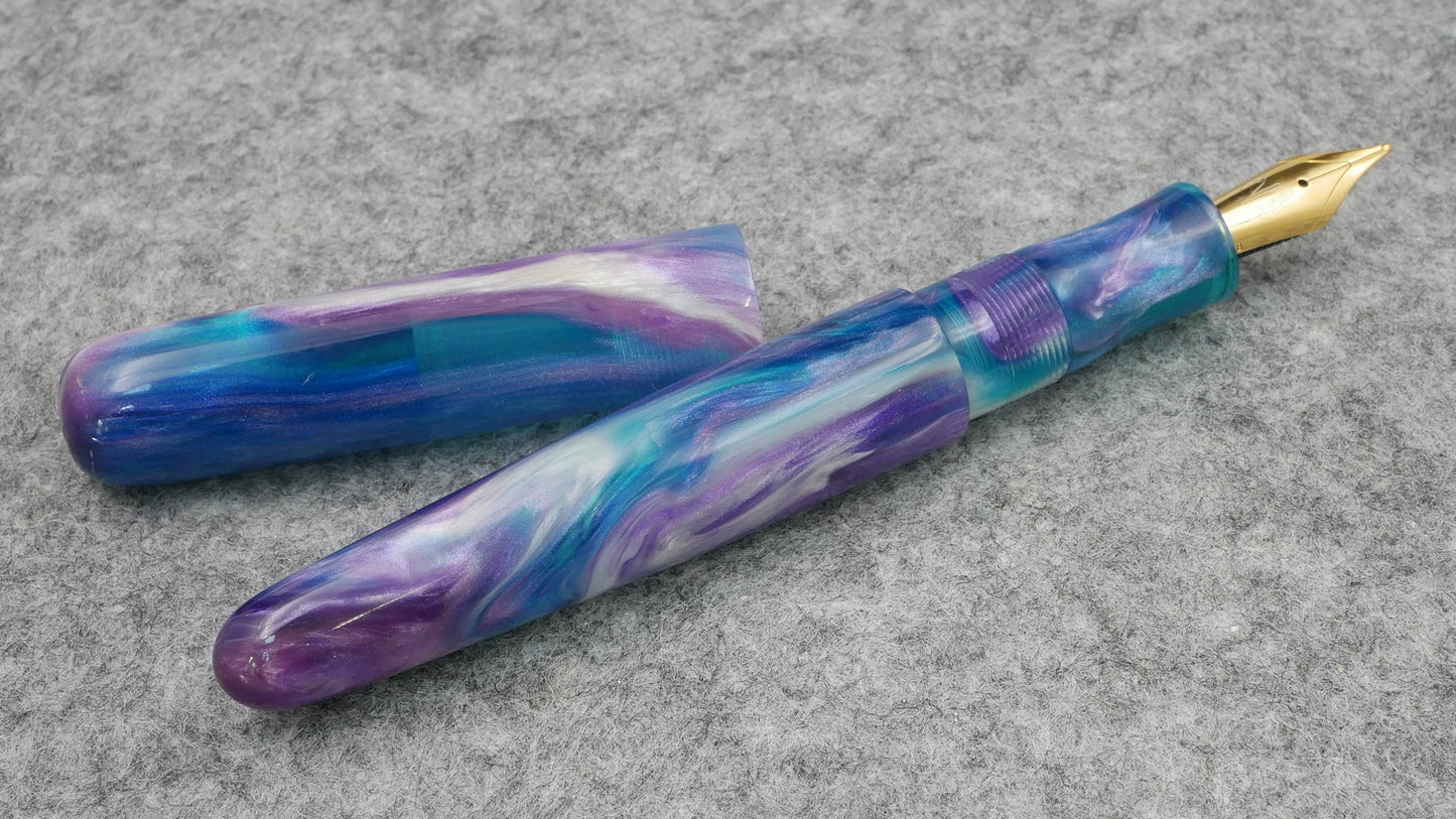 Majestic - Medium - D Squared Glacial Borealis resin 1 - #6 nib