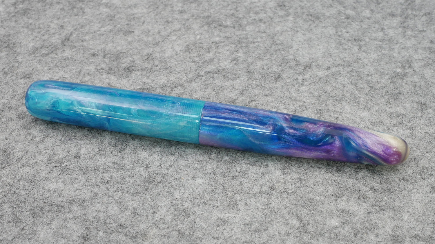 Majestic - Medium - D Squared Glacial Borealis resin 2 - #6 nib