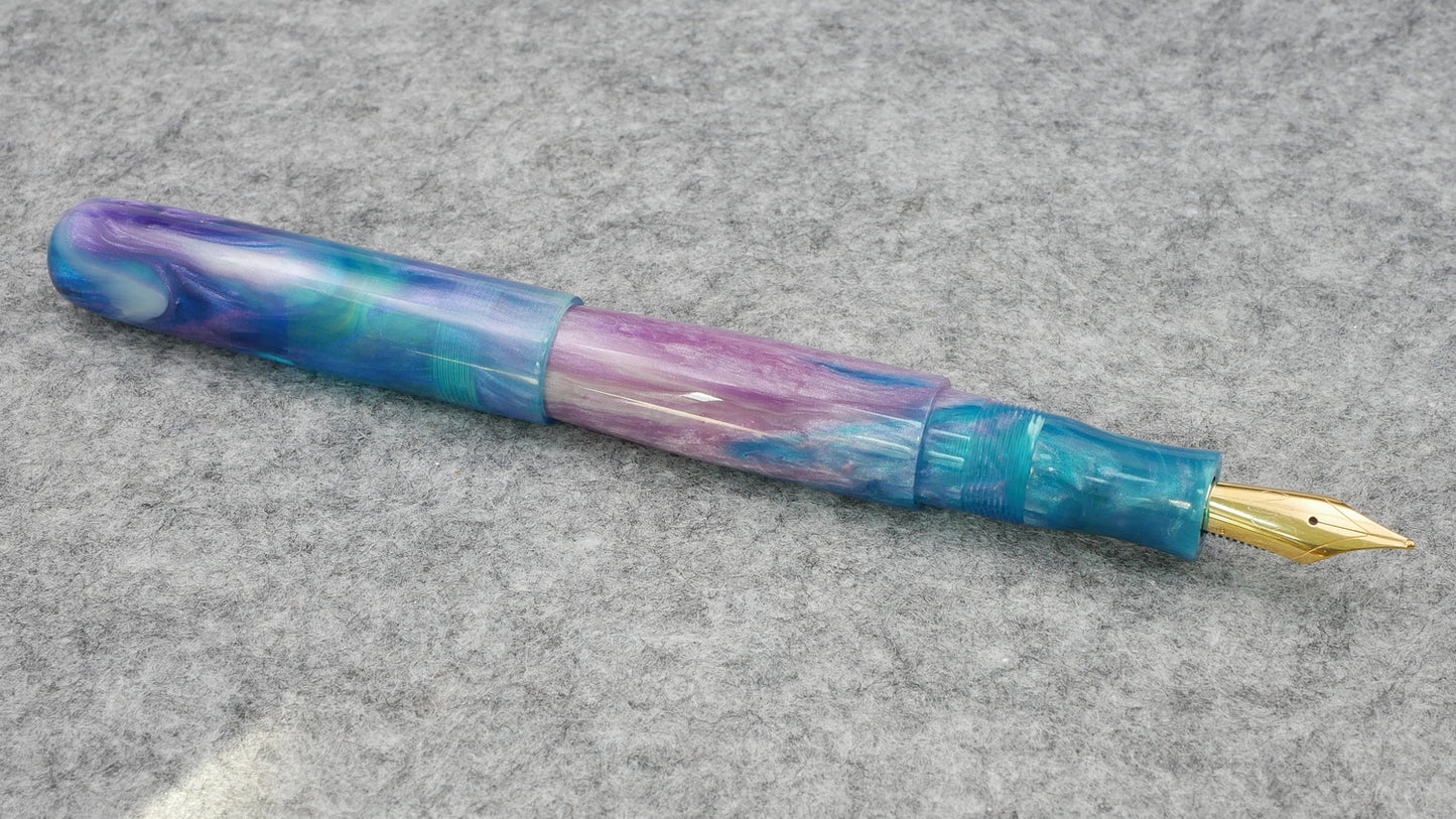 Majestic - Medium - D Squared Glacial Borealis resin 3 - #6 nib