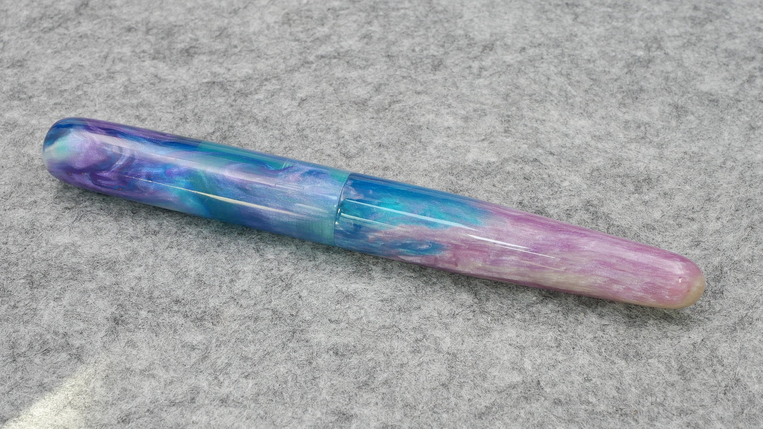 Majestic - Medium - D Squared Glacial Borealis resin 3 - #6 nib