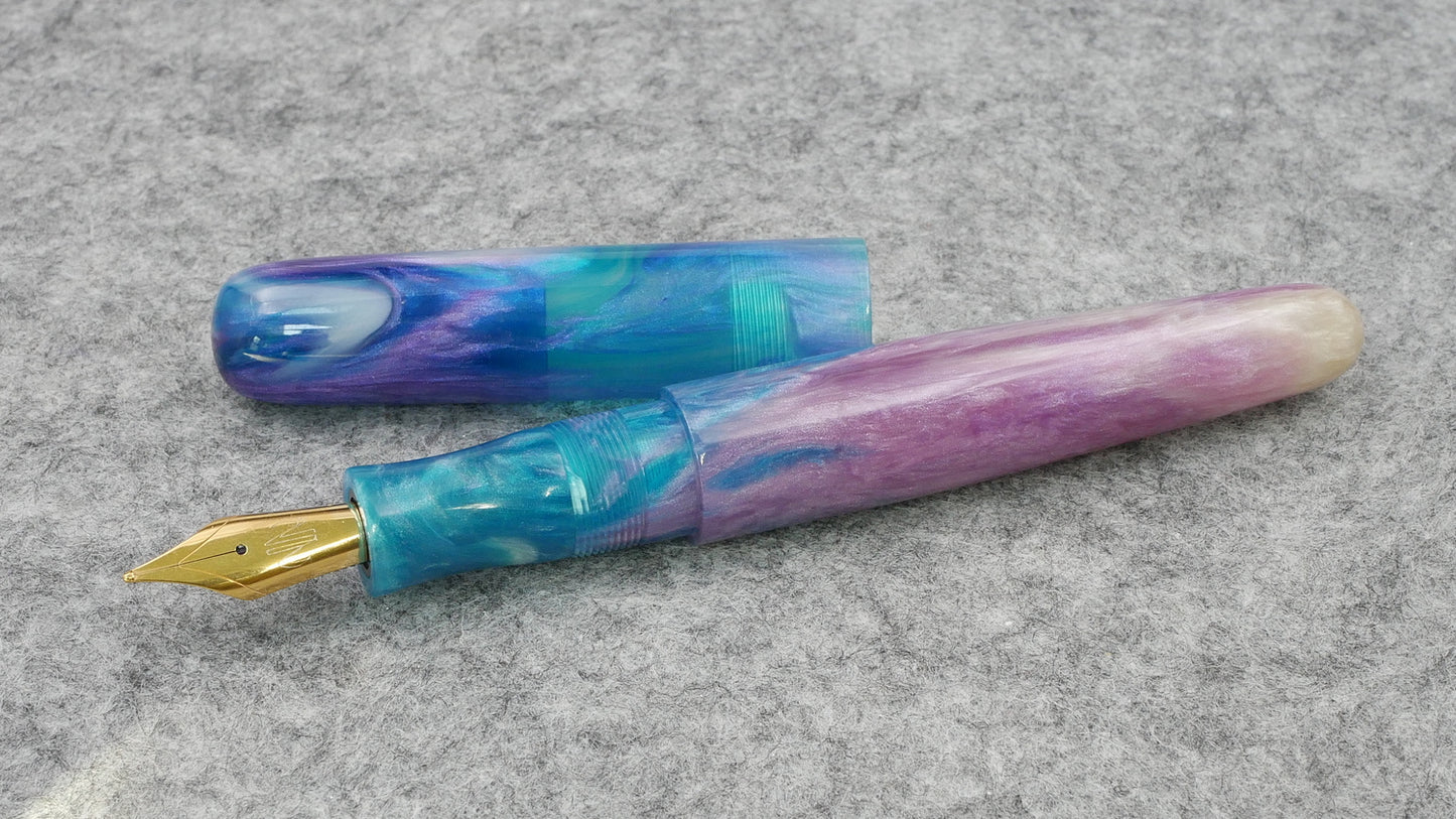 Majestic - Medium - D Squared Glacial Borealis resin 3 - #6 nib