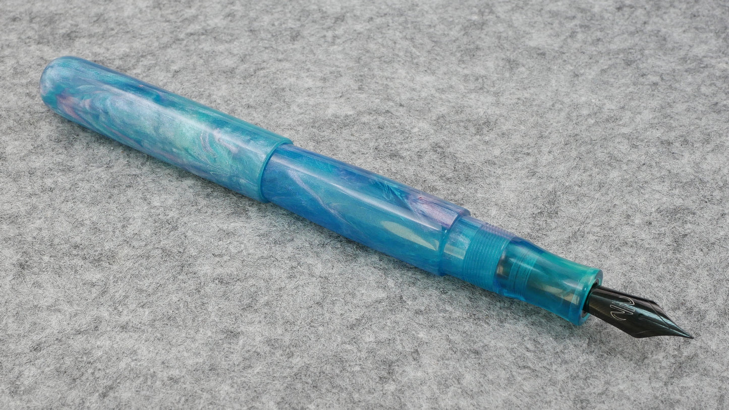Majestic - Medium - D Squared Glacial Borealis resin 4 - #6 nib