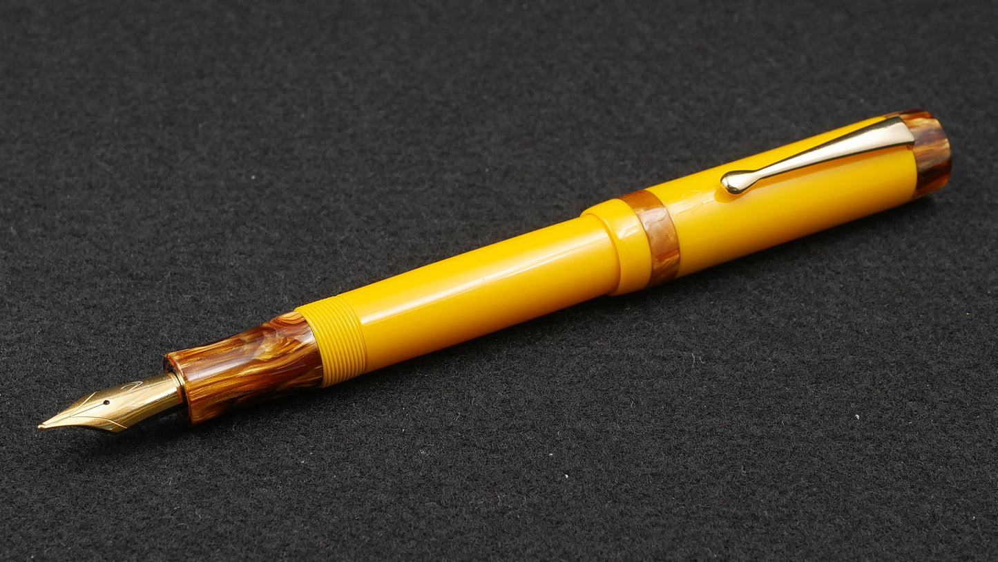 Orville - Medium - Corrl Creations Egg Yolk & Tortoise resin - clip - Jowo #6 nib