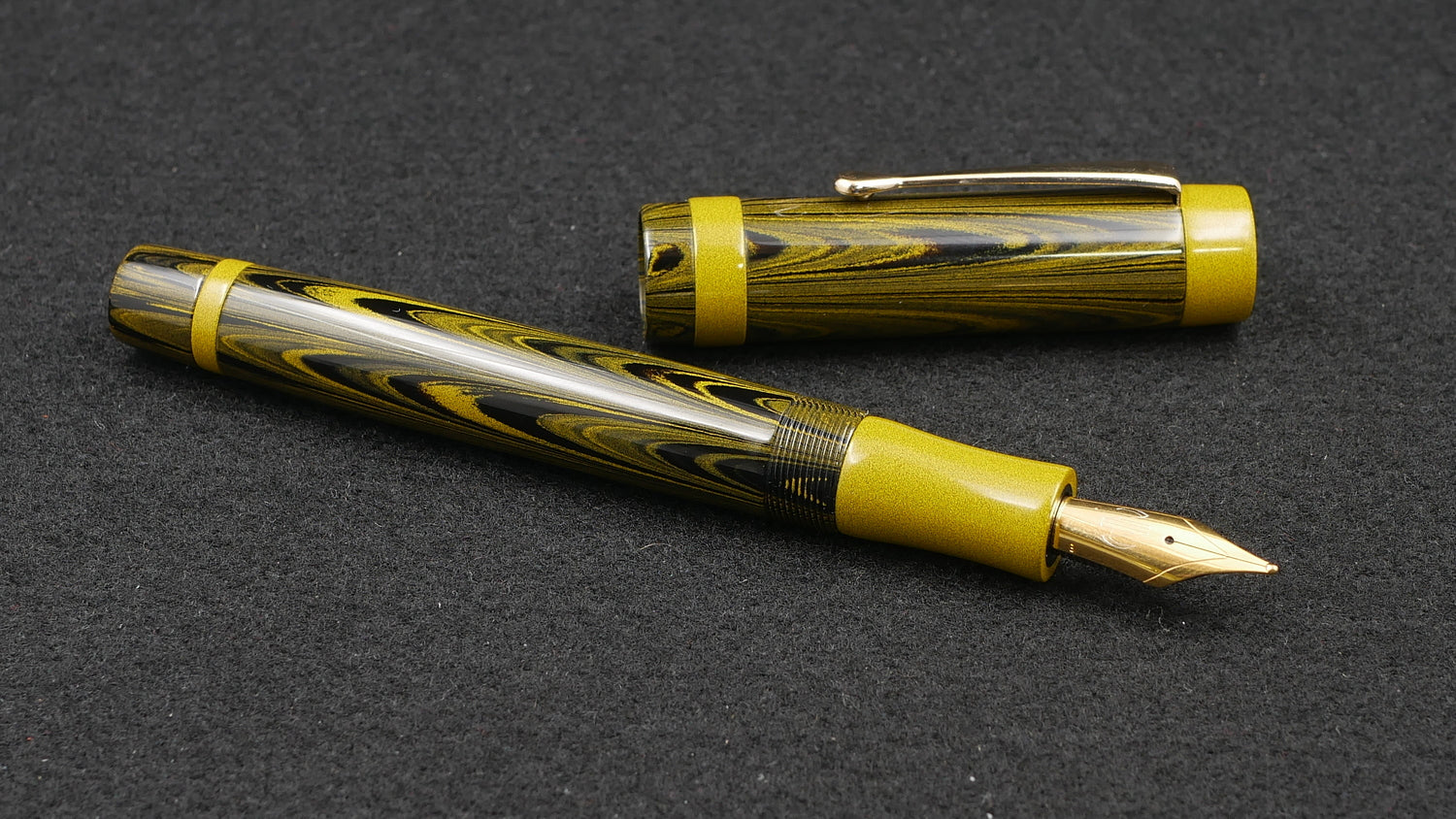Orville - Medium - Nikko Ripple & Solid Yellow ebonite - clip - Jowo #6 nib