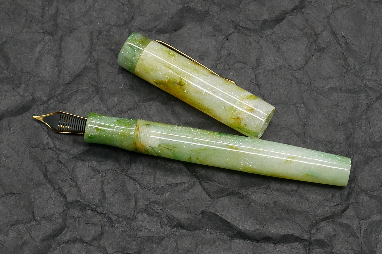 Orville - Medium – Eel & Anchor Vintage Green resin - 1 - clip - #6 nib