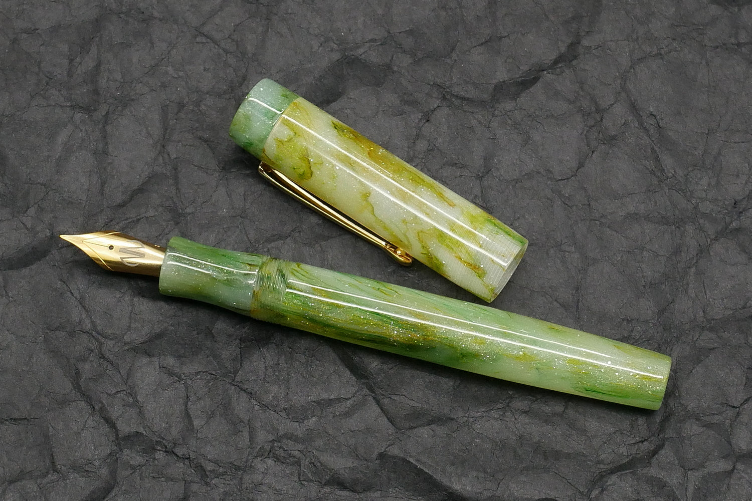 Orville - Medium – Eel & Anchor Vintage Green resin - 1 - clip - #6 nib