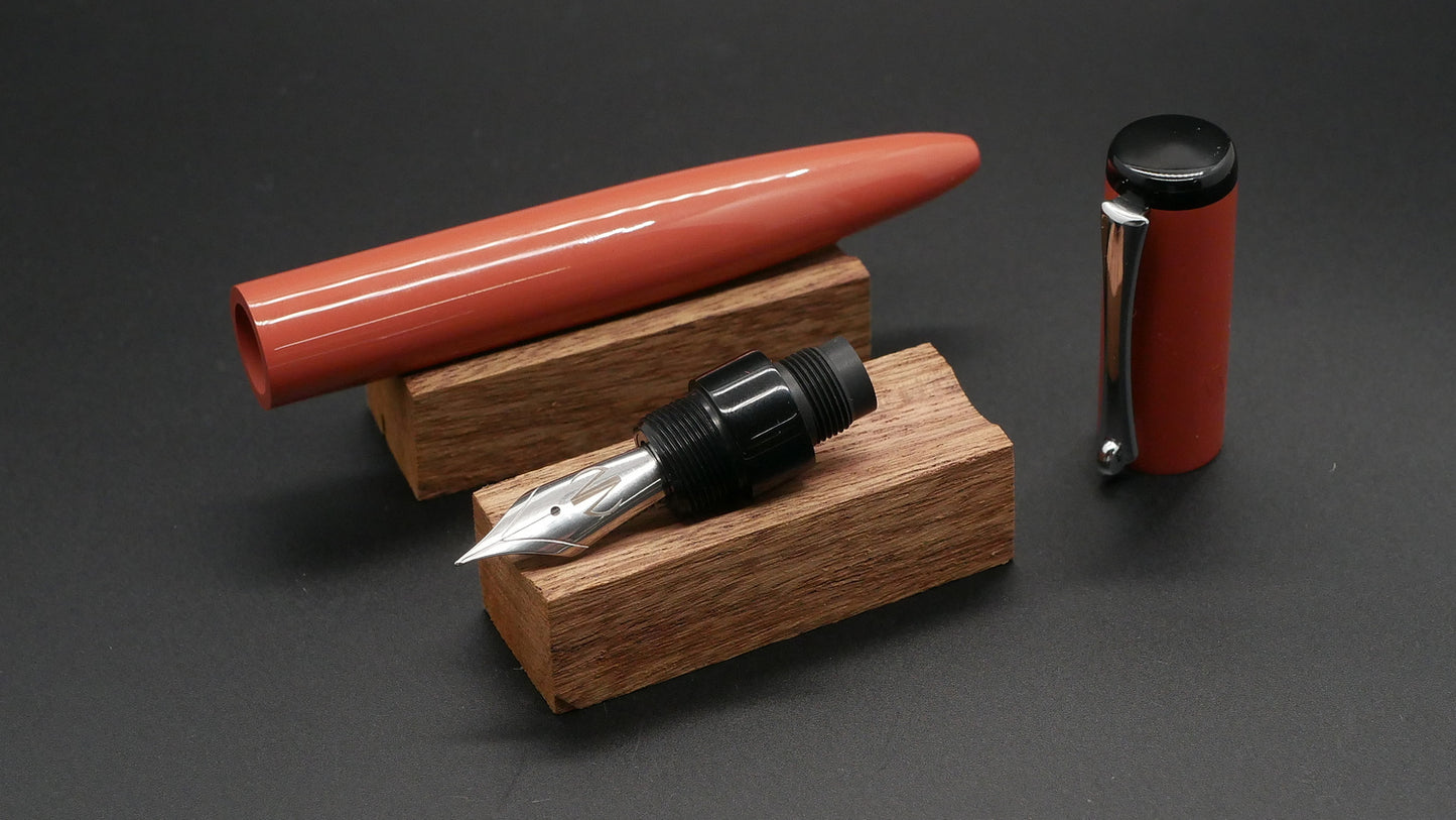 Preston fountain pen - slim - Long - Solid orange and black ebonite - clip - Jowo #6 nib