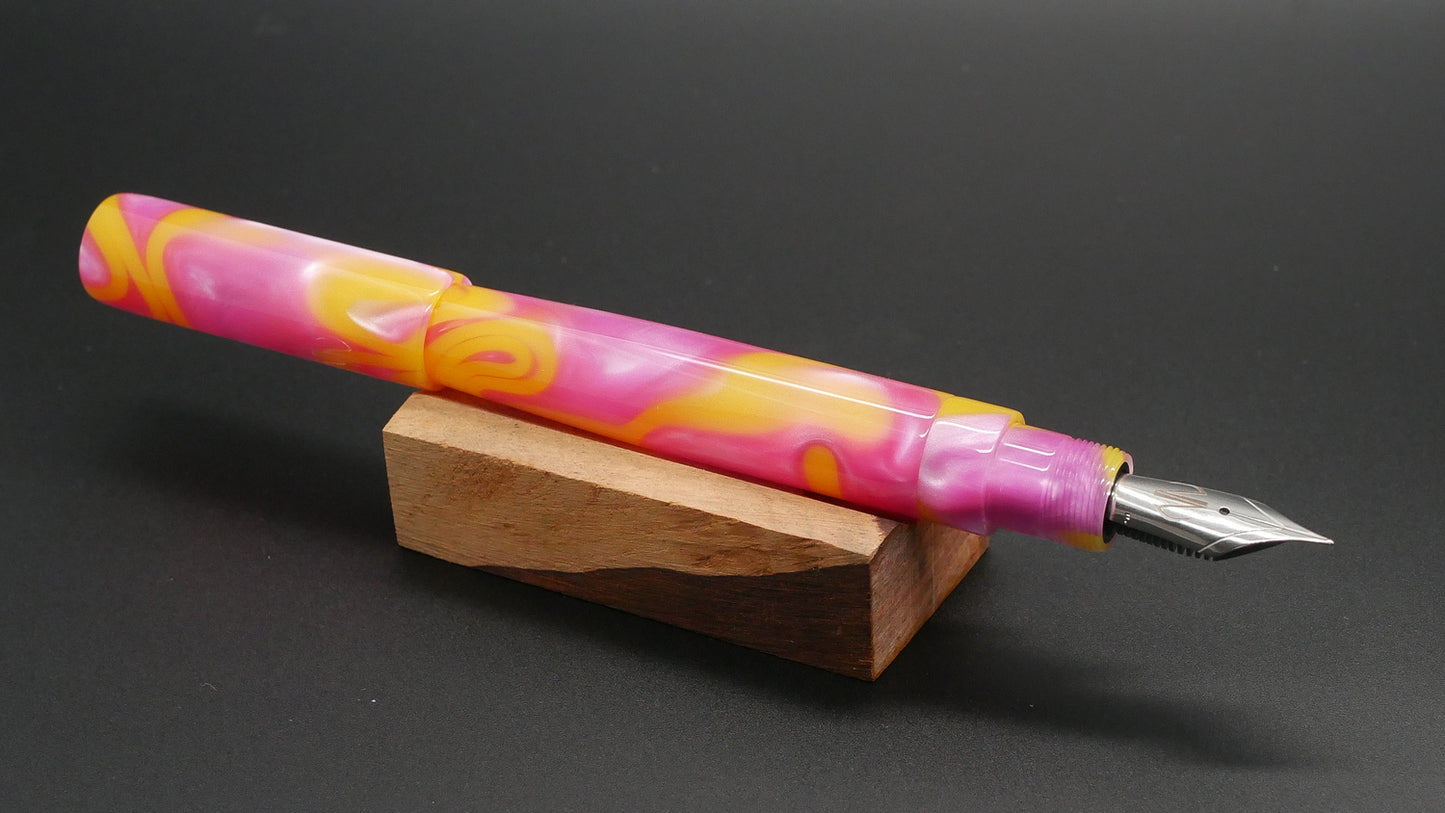 Preston fountain pen - slim - Long - Pink with yellow swirls acrylic - Jowo #6 nib