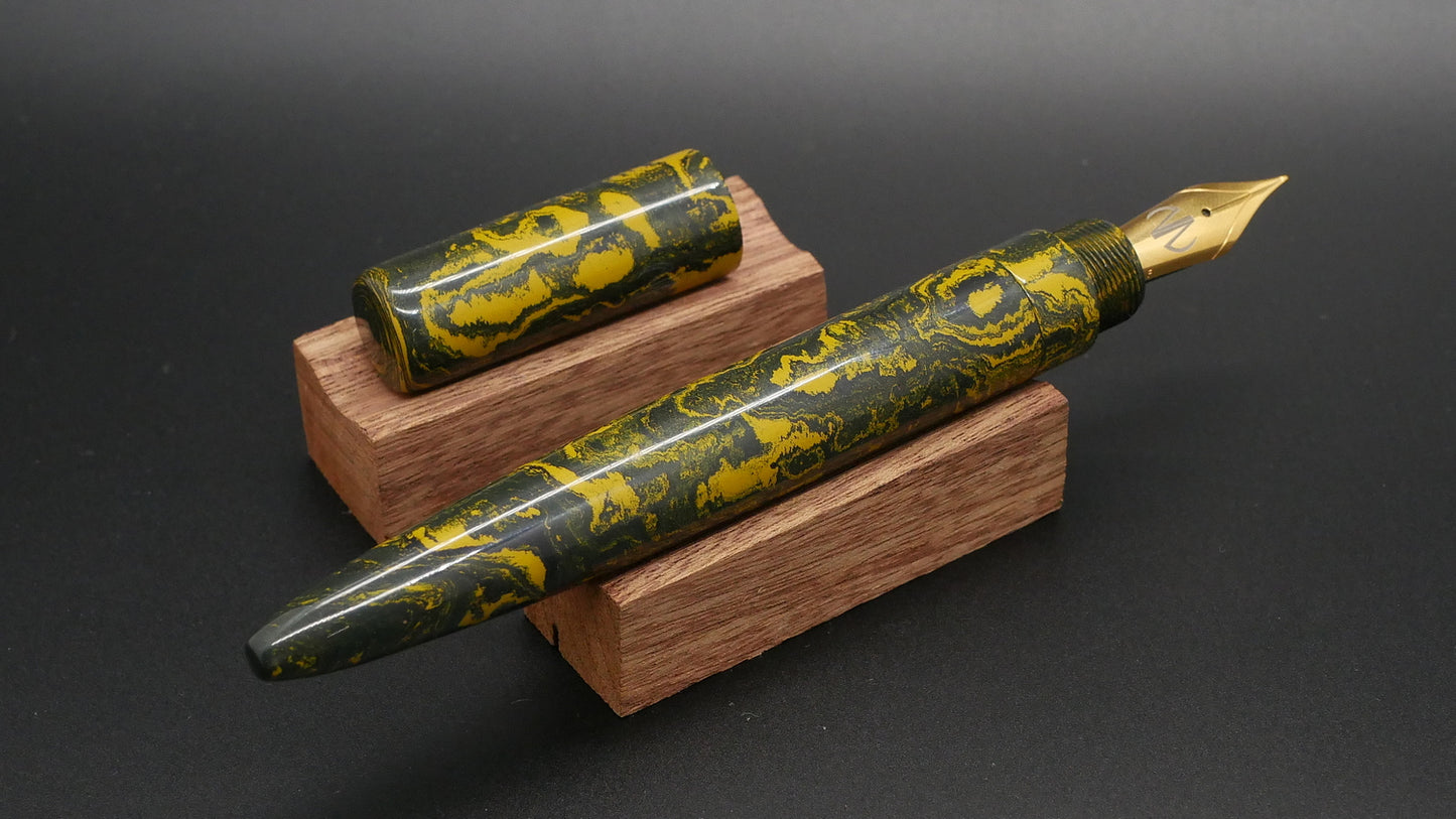 Preston fountain pen - slim - Long - Yellow & black ebonite - Jowo #6 nib