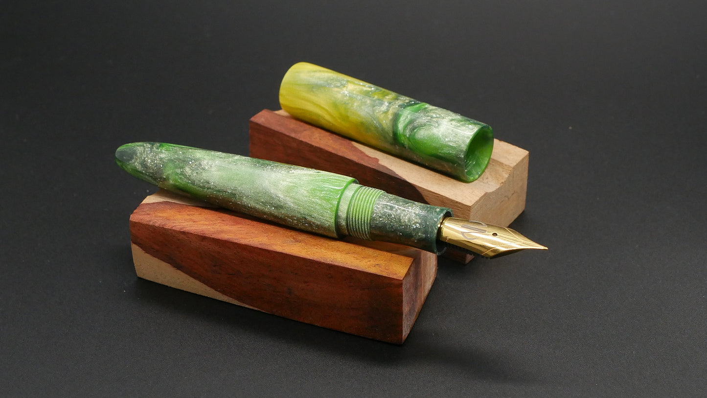 Preston fountain pen - slim - Shorty - Betwixt Between Daffodils in Snow resin - Jowo #6 nib