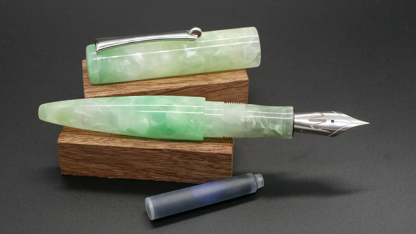 Preston fountain pen - slim - Shorty - Green pebbles acrylic - clip - Jowo #6 nib - Short carts only