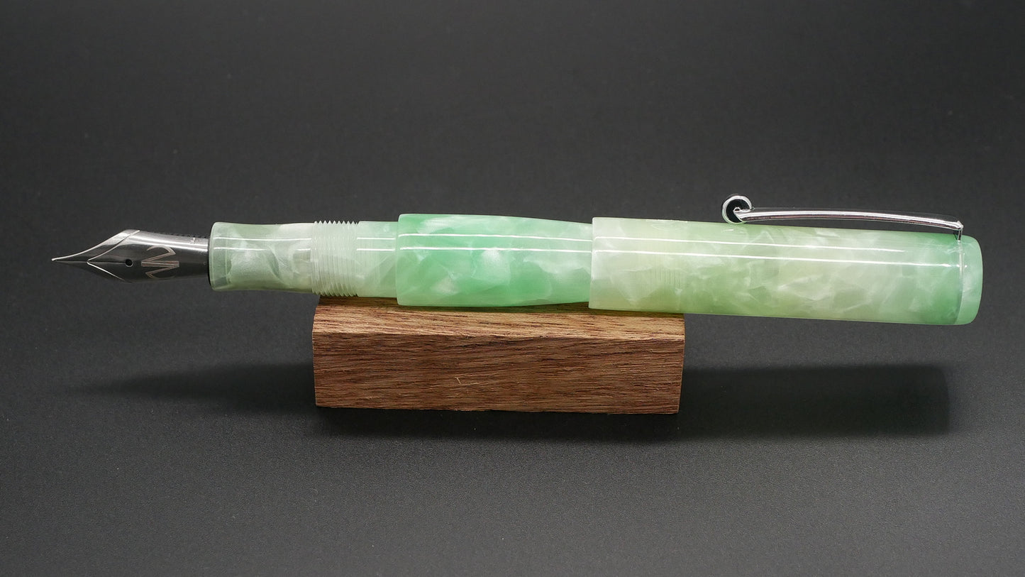 Preston fountain pen - slim - Shorty - Green pebbles acrylic - clip - Jowo #6 nib - Short carts only