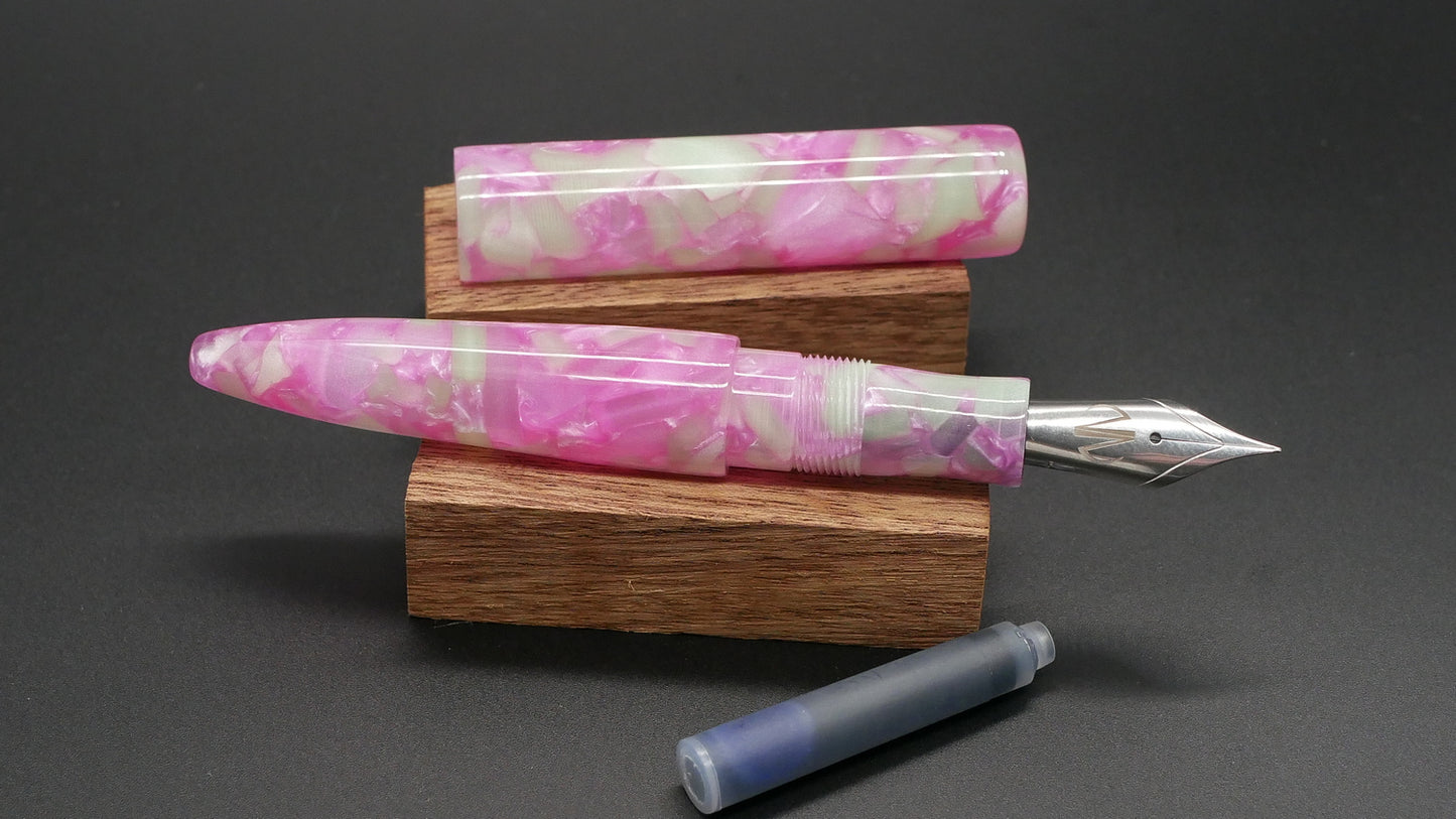 Preston fountain pen - slim - Shorty - Pink pebbles acrylic - Jowo #6 nib - Short carts only