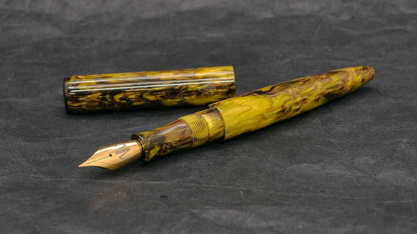 Preston fountain pen - slim - Carolina Pen Co Bananas - Jowo #6 nib