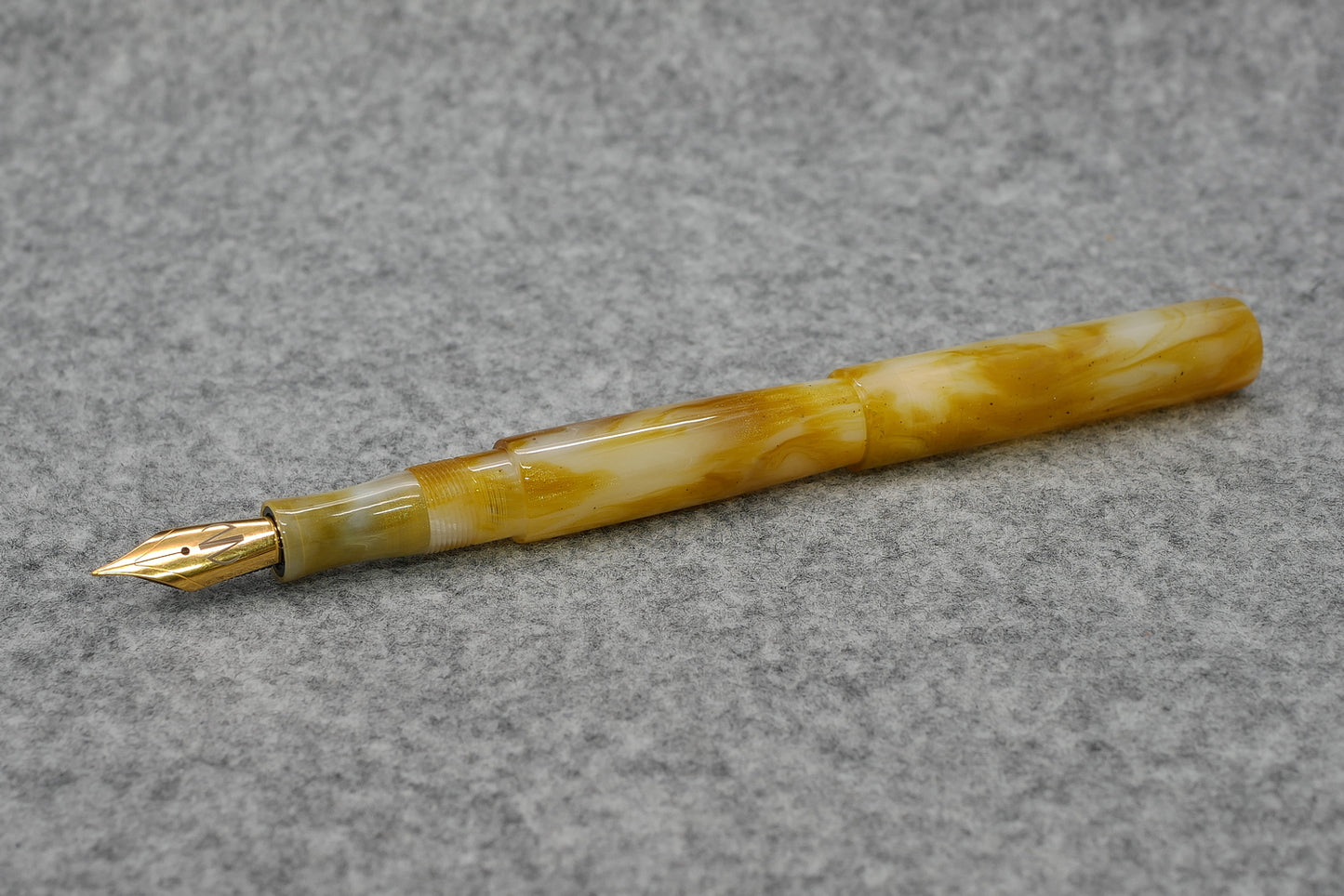 Preston fountain pen - slim - D Squared Arts Alabaster resin - Jowo #6 nib
