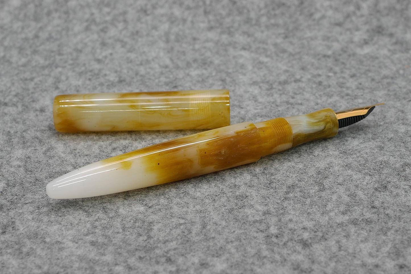 Preston fountain pen - slim - D Squared Arts Alabaster resin - Jowo #6 nib
