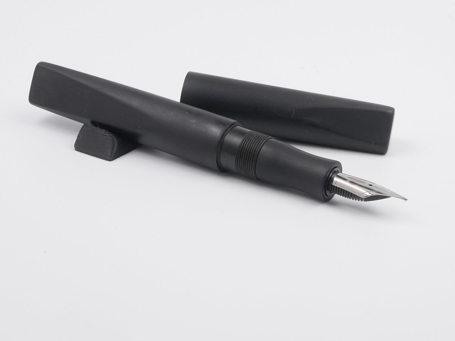 Prospector - Medium - German Black ebonite - Jowo #6 nib