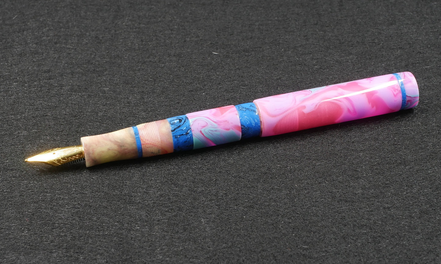 Thompson Orville - Medium - Hot Pinks Material mix resin - optional clip - #6 nib