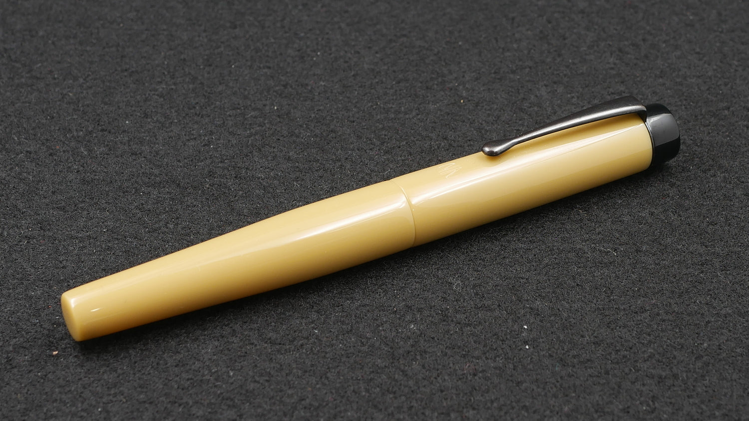 Townsend - Small – Beige & black acrylic - clip - Jowo #6 nib