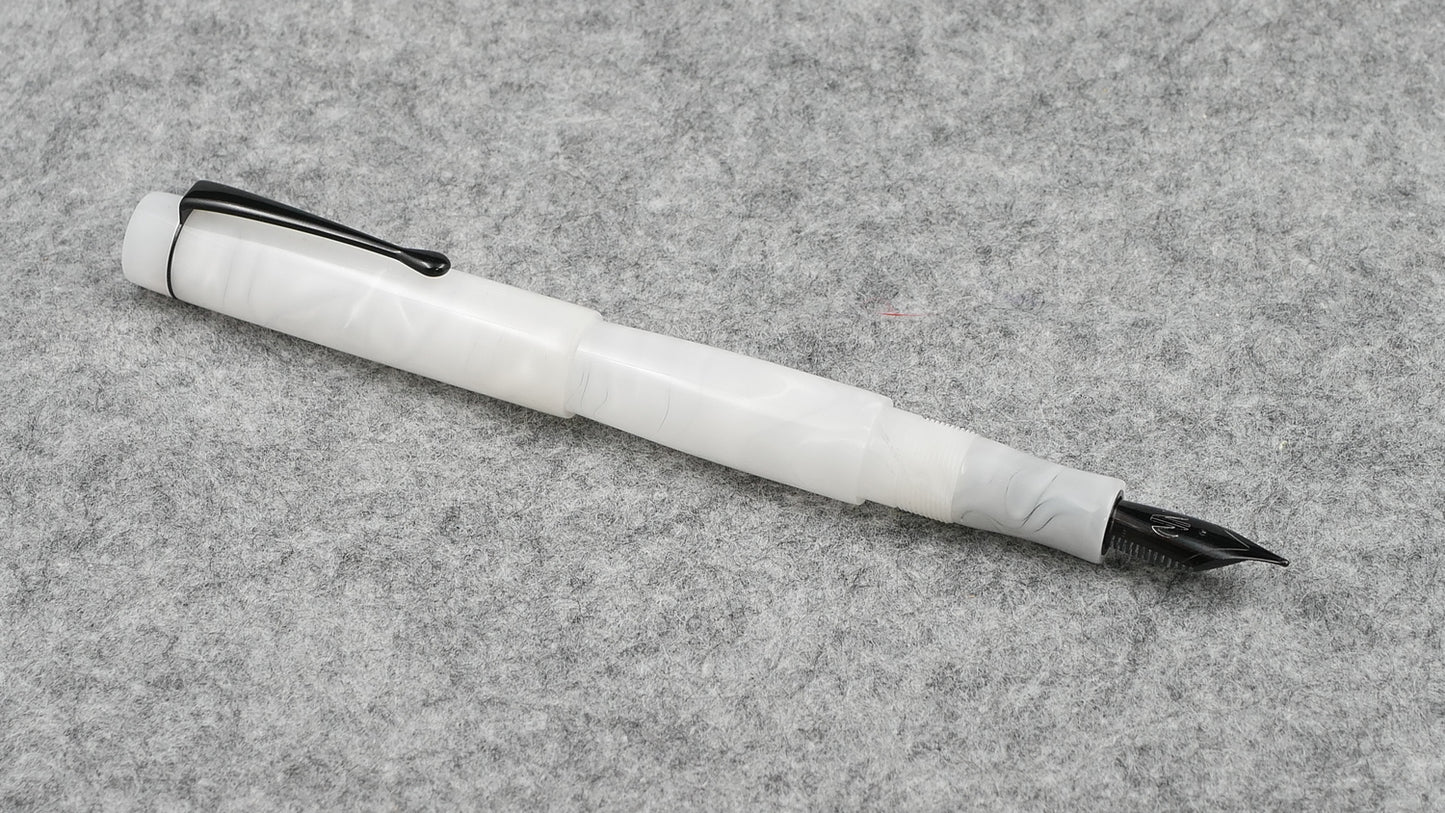 Townsend - Small – White velvet acrylic, clip, Jowo #6 nib
