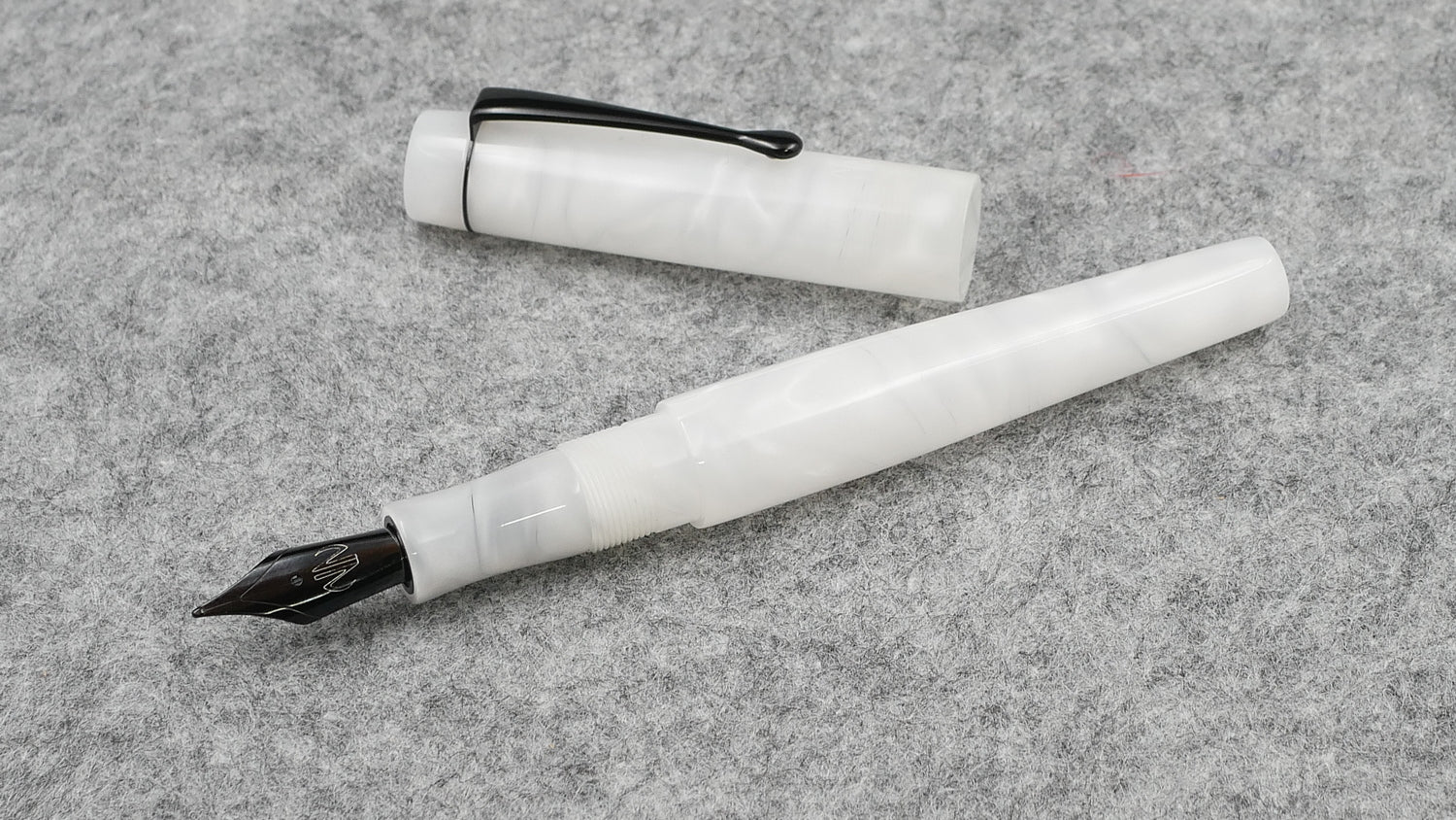 Townsend - Small – White velvet acrylic, clip, Jowo #6 nib