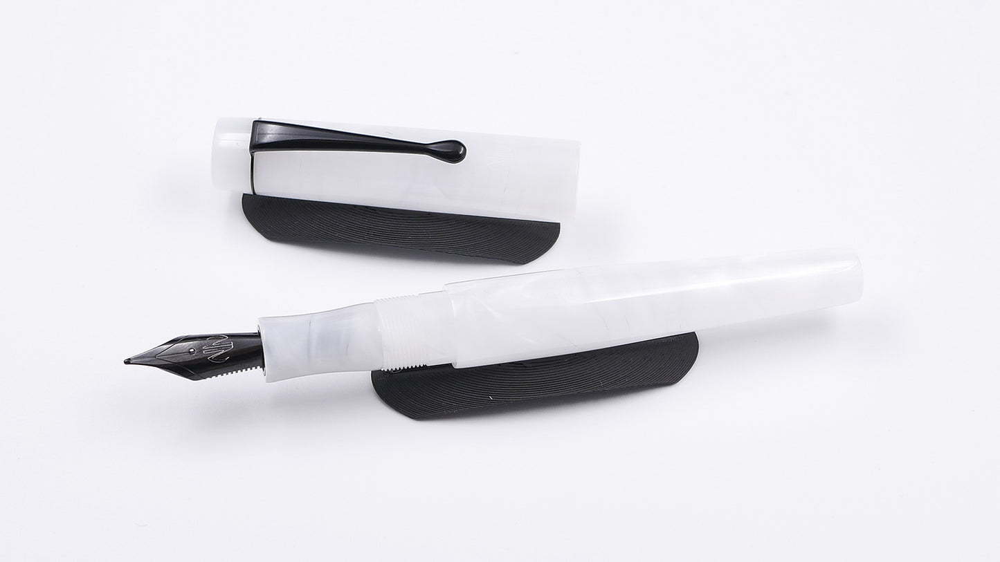 Townsend - Small – White velvet acrylic, clip, Jowo #6 nib