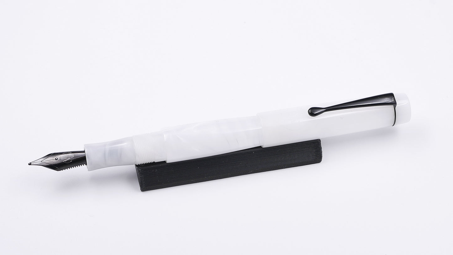 Townsend - Small – White velvet acrylic, clip, Jowo #6 nib