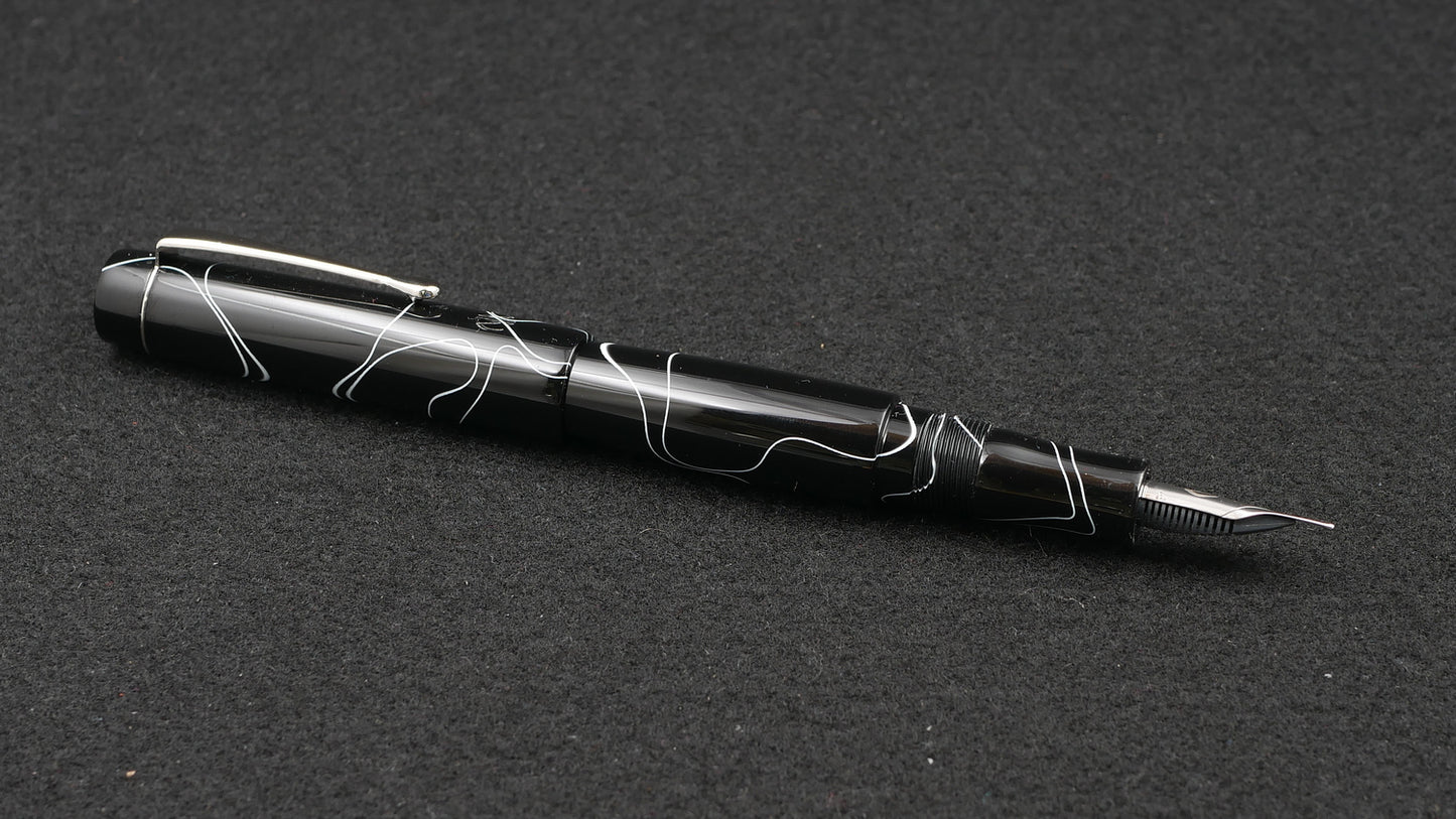 Townsend - Small – White lines on black acrylic - clip - Jowo #6 nib