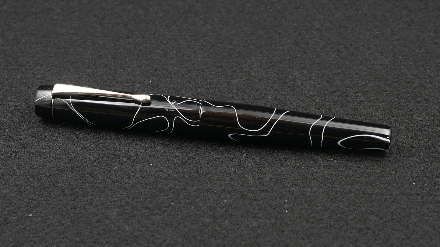 Townsend - Small – White lines on black acrylic - clip - Jowo #6 nib