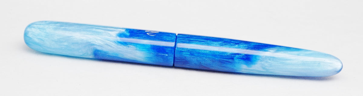 Majestic - Medium - D Squared Vintage Vase Blue resin - #6 nib