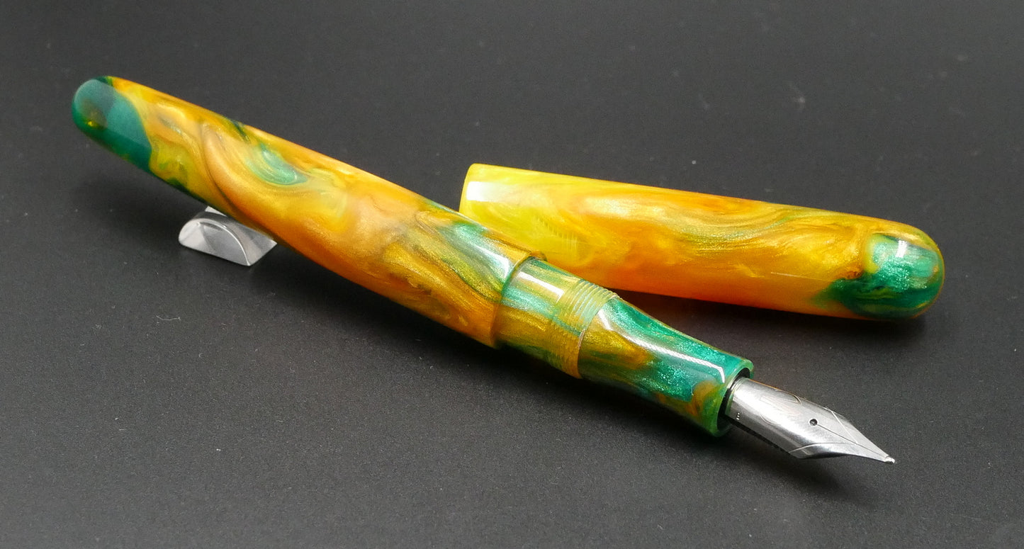 Majestic - Small - Turnt Pen Co Asterales resin - #6 nib