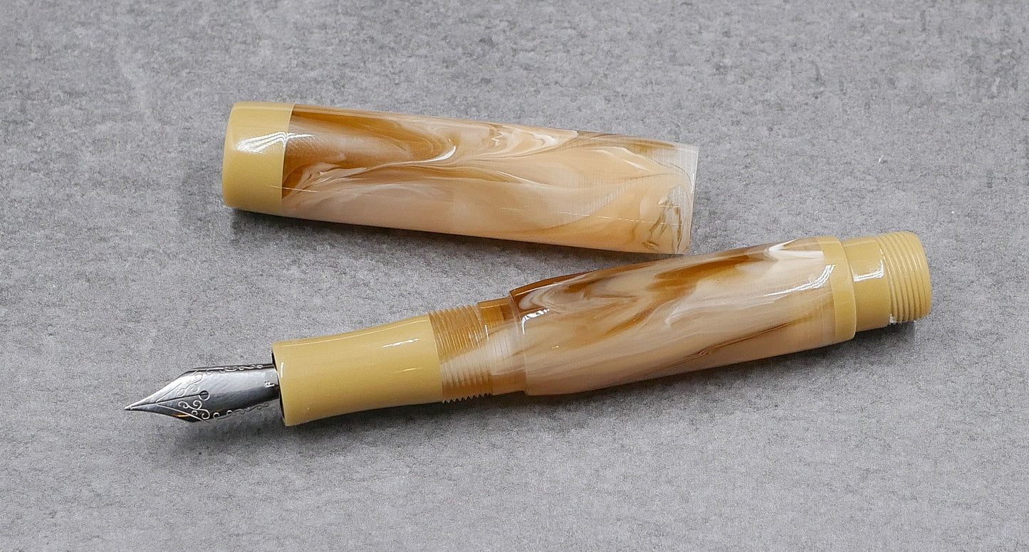 Como - Slim - Corrl Creatons Caramel Macchiatto - #5 nib (can take a clip)