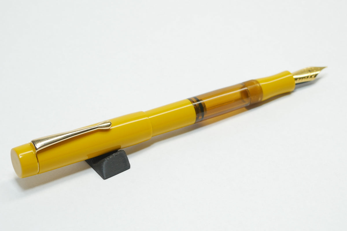 Orville - small - CORRL solid yellow resin - Jowo #6 - Syringe fill