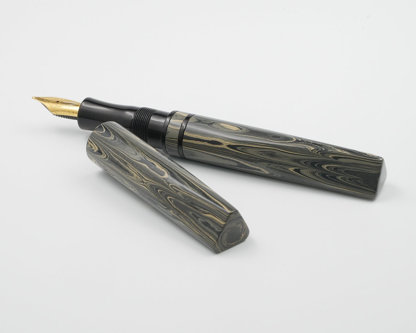 Prospector - Medium - SEM Sand ripple and black ebonite- Jowo #6 nib